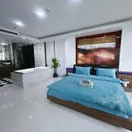 อพาร์ทเม้น Amazing Big Balcony Seaview Dontan Beachfront *