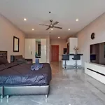 อพาร์ทเม้น Beachfront Phratamnak *