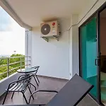 Beachfront Phratamnak อพาร์ทเม้น