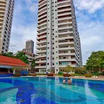 Beachfront Phratamnak อพาร์ทเม้น