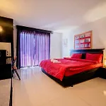 Abunawas Merry Inn At Walking Street