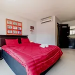 Abunawas Merry Inn At Walking Street