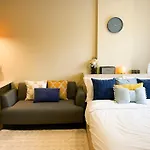 อพาร์ทเม้น Vuela Casa 2 *