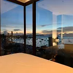 Edge Central Pty Luxury Front Seaview 2Bedroom