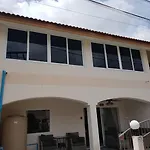3 Bedroom Renovated House With In - And Outdoor Jacuzzi