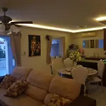 Holiday home 3 Bedroom Renovated House With In - And Outdoor Jacuzzi *