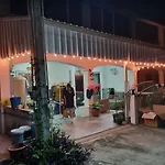 3 Bedroom Renovated House With In - And Outdoor Jacuzzi