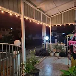 3 Bedroom Renovated House With In - And Outdoor Jacuzzi