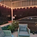 3 Bedroom Renovated House With In - And Outdoor Jacuzzi