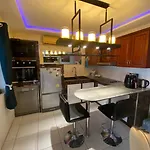 3 Bedroom Renovated House With In - And Outdoor Jacuzzi Holiday home
