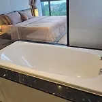 Luxury 2 Bed Sea View - Location