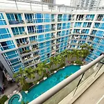 Large Luxury - Centre - Centara Avenue, Pool View - 805 Apartment