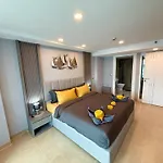 Apartment Large Luxury - Centre - Centara Avenue, Pool View - 805 *