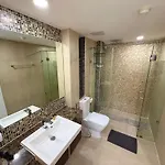 Large Luxury - Centre - Centara Avenue, Pool View - 805 *
