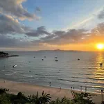 อพาร์ทเม้น Hill And Super Seaview