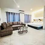 Hotel Pj & Bar *