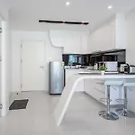 New Superb One-bedroom In The Heart Of อพาร์ทเม้น *