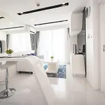 New Superb One-bedroom In The Heart Of อพาร์ทเม้น