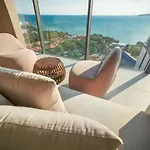 Beachfront 1br With Breathtaking Views