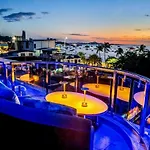 The Globe Hotel, Bar & Restaurant โรงแรม Pattaya