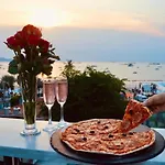 The Globe Hotel, Bar & Restaurant 3*