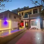 Urban Swimming Pool Thai Villa