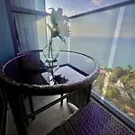 Beachfront 1br With Breathtaking Views *
