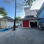Villa Nine Blue Garden