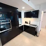 อพาร์ทเม้น Large Luxury - Centre - Centara Avenue - 101