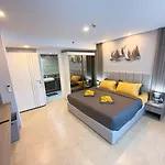 Large Luxury - Centre - Centara Avenue - 101 *