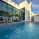 Thabali Pool 176 Nearby Walking Street Pattaya