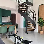 อพาร์ทเม้น Luxurious Penthouse *