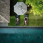 De Time - The Luxury Private Pool