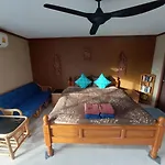 Diana Estate Condominium Soi Buakhaw Tree Town Market