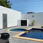 Pool 427 Nearby Walking Street Pattaya