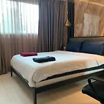 Dce5豪华两房两卫2 Bedrooms 2 Bathrooms 泳池公寓arcadia Beach 靠近步行街 生活便利