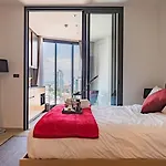 Apartment Edge Sea View
