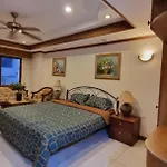 250 Metre Stroll To Walking Street - Yensabai Condotel