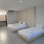 Middle Tree House Hotel Pattaya
