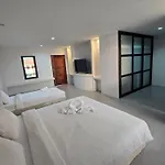 Middle Tree House Pattaya