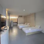 Middle Tree House 3* Pattaya