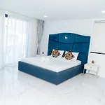 วันหยุดที่บ้าน Baruen Poolvilla