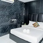 Baruen Poolvilla Holiday home *