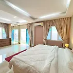 3 Bedroom House, 200 Meters To Beach Workspace, Pet Friendly