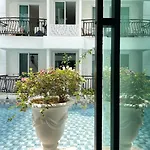 Olympus City Garden, Pool Access
