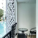 Olympus City Garden, Pool Access
