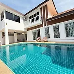 G Warmth Pool วิลล่า
