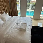 G Warmth Pool วิลล่า *