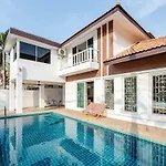 วิลล่า G Warmth Pool Pattaya