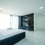 D9 Tagvilla Palm Spring In 8 Bedroom Villa